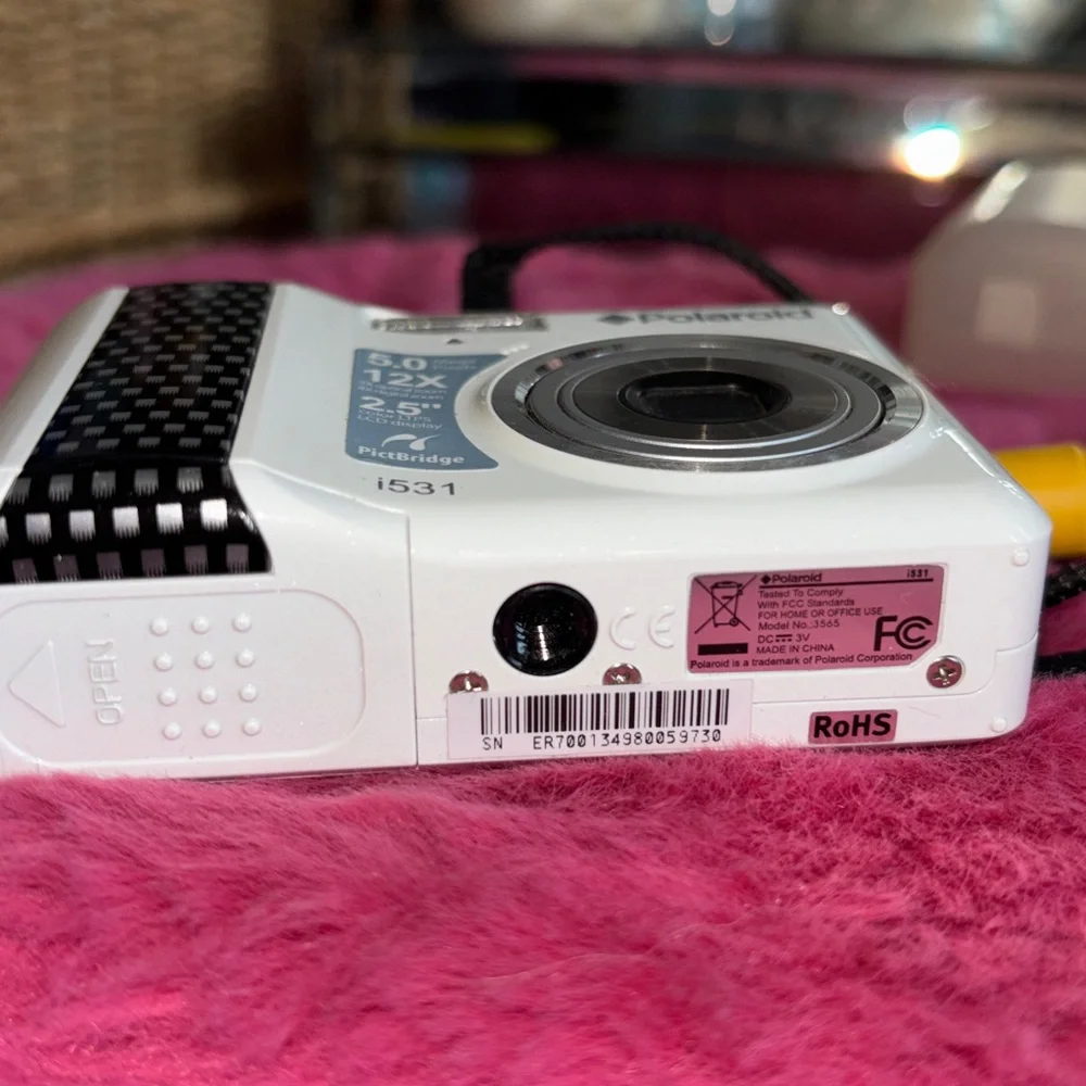 EUC POLAROID i531 digital camera. Resolution: 5.0 megapixels Z